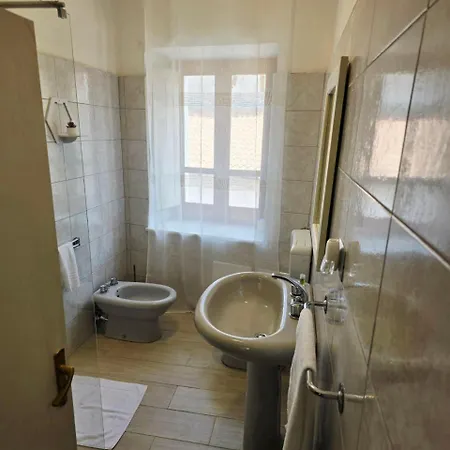 Island Vibes Rooms, Su Salighe