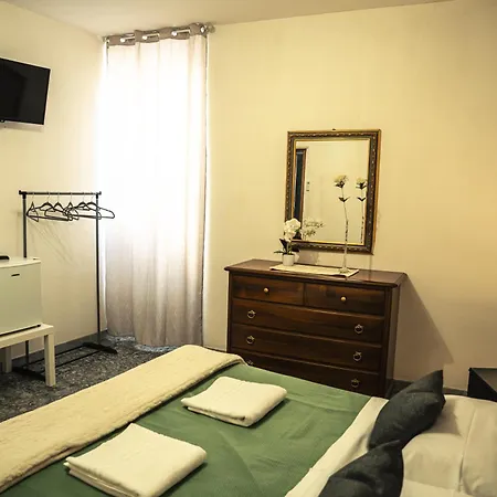 Island Vibes Rooms, Su Salighe