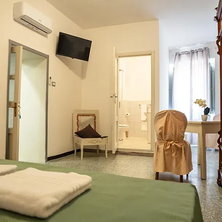 Island Vibes Rooms, Su Salighe 3*